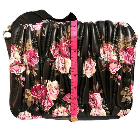 Betsey Johnson Black Floral Pucker Up Convertible Flap Crossbody Purse - Picture 13 of 13